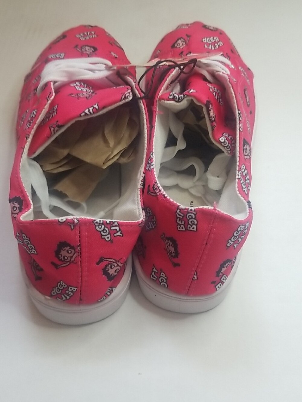 Betty Boop Bright Pink Women Canvas Lace-Up Sneakers - Picture 3 of 7